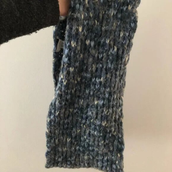 Blue Infinity Scarf - Picture 2 of 3